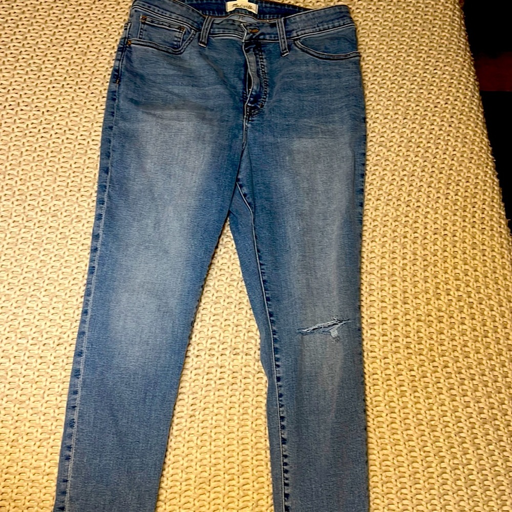Like New Madewell Curvy Roadtripper
Authentic Jeans Knee Torn size 32 - Picture 1 of 3